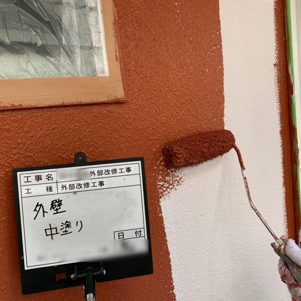 横浜市戸塚区【外壁塗装】【外壁塗替え】　S様邸外部改修工事の外壁塗装／塗替えを行いました。（上塗り）